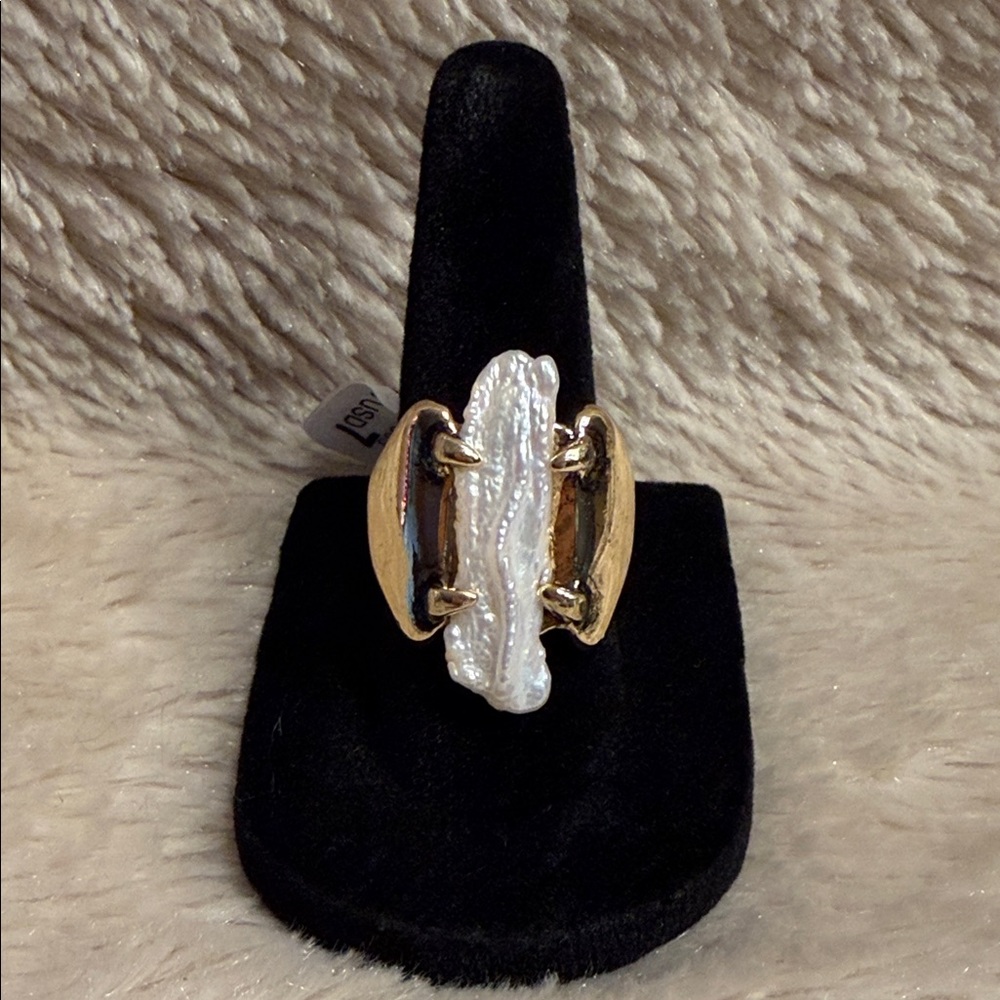 FREE PEOPLE Clasped Pearl Ring